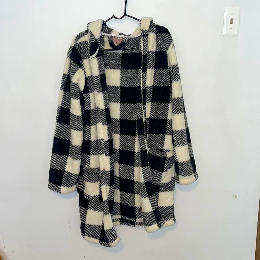 TJ Max Robe - Picture 1 of 3
